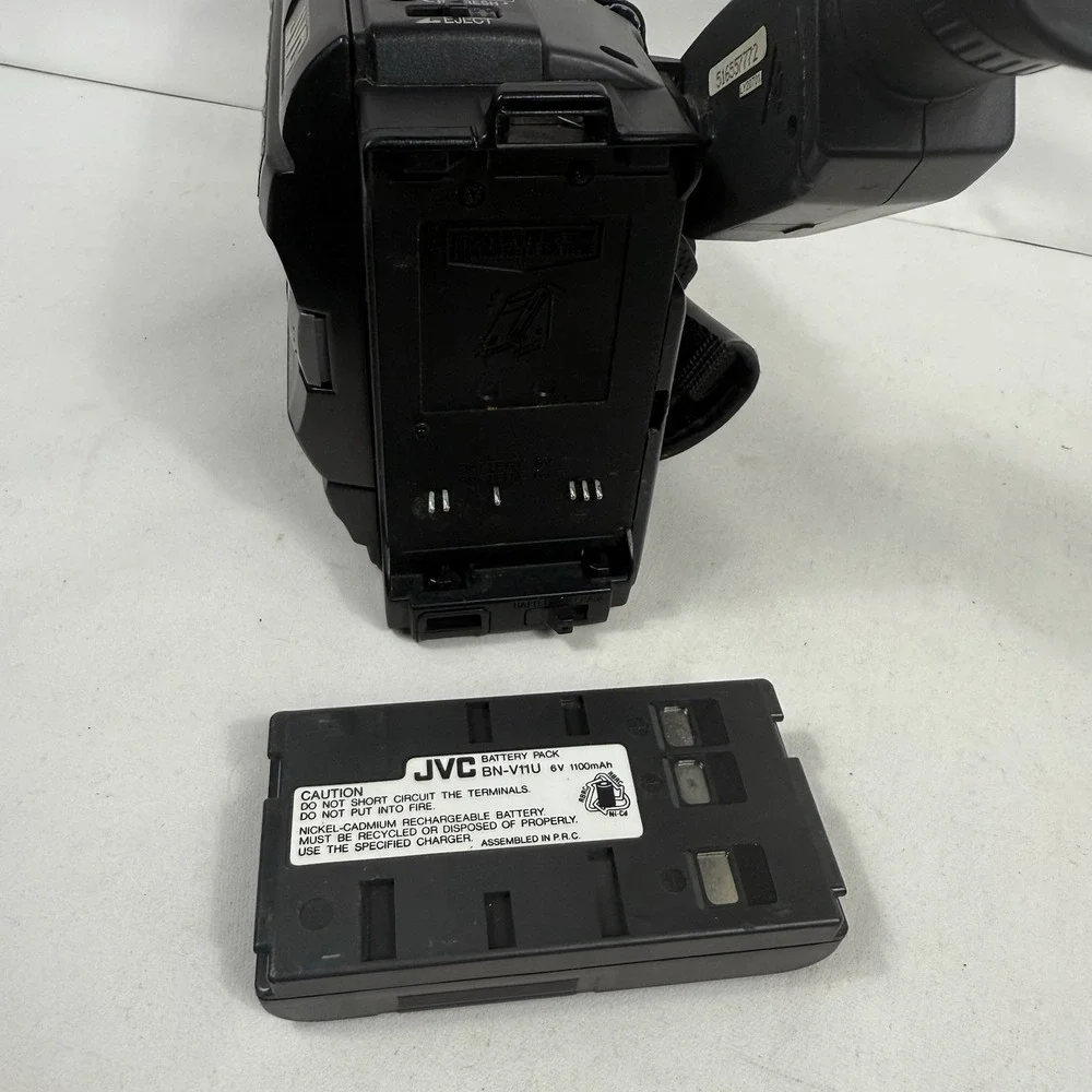 JVC Compact VHS VHSC Video Camcorder GR-AX760U 400x Digital Zoom Tested Works‎